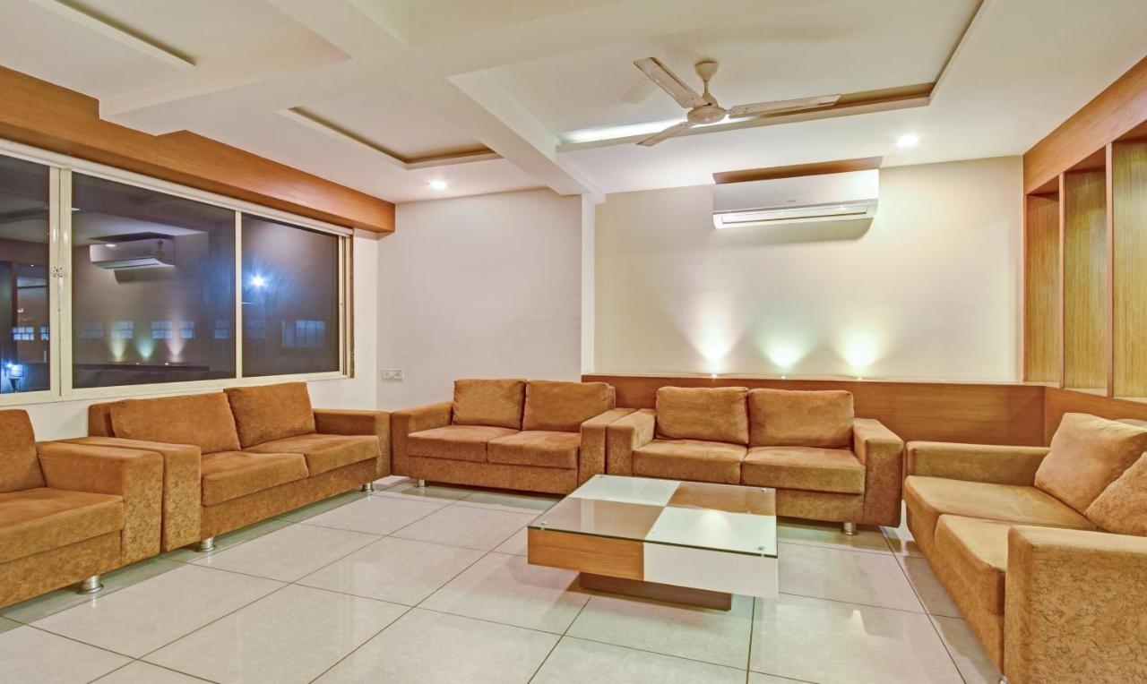 Hotel Luxura, Ahmedabad Luaran gambar
