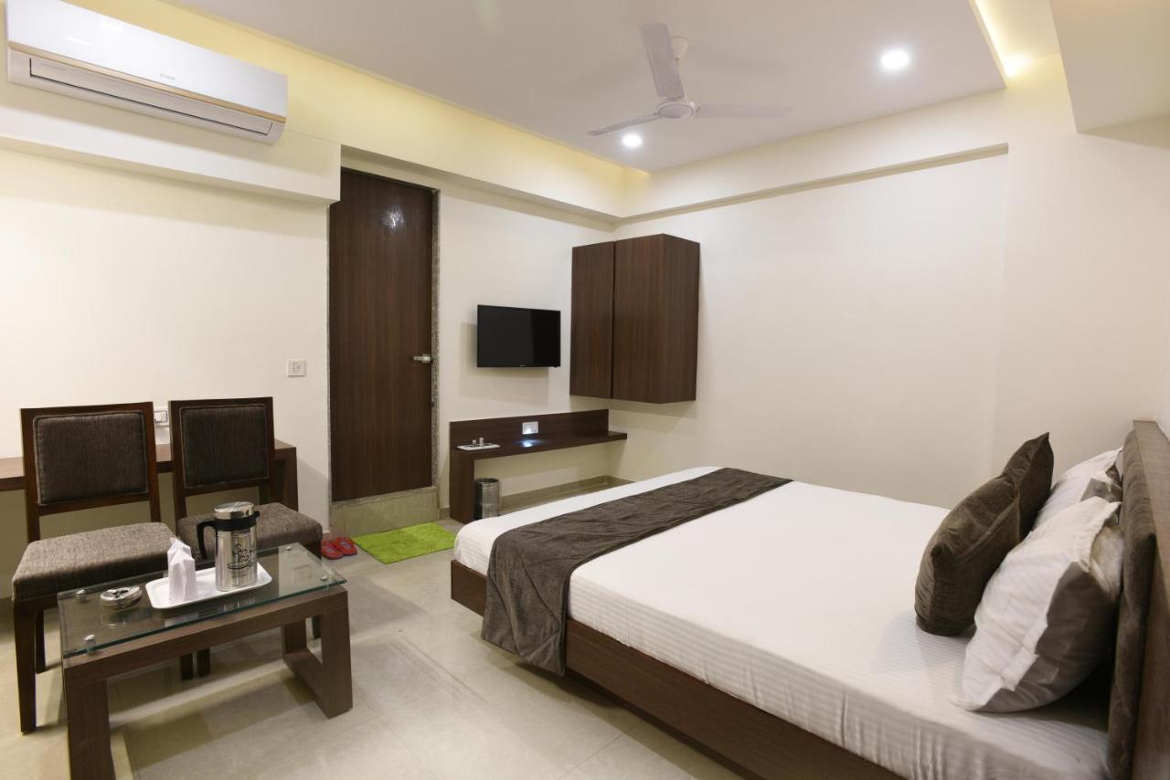 Hotel Luxura, Ahmedabad Luaran gambar